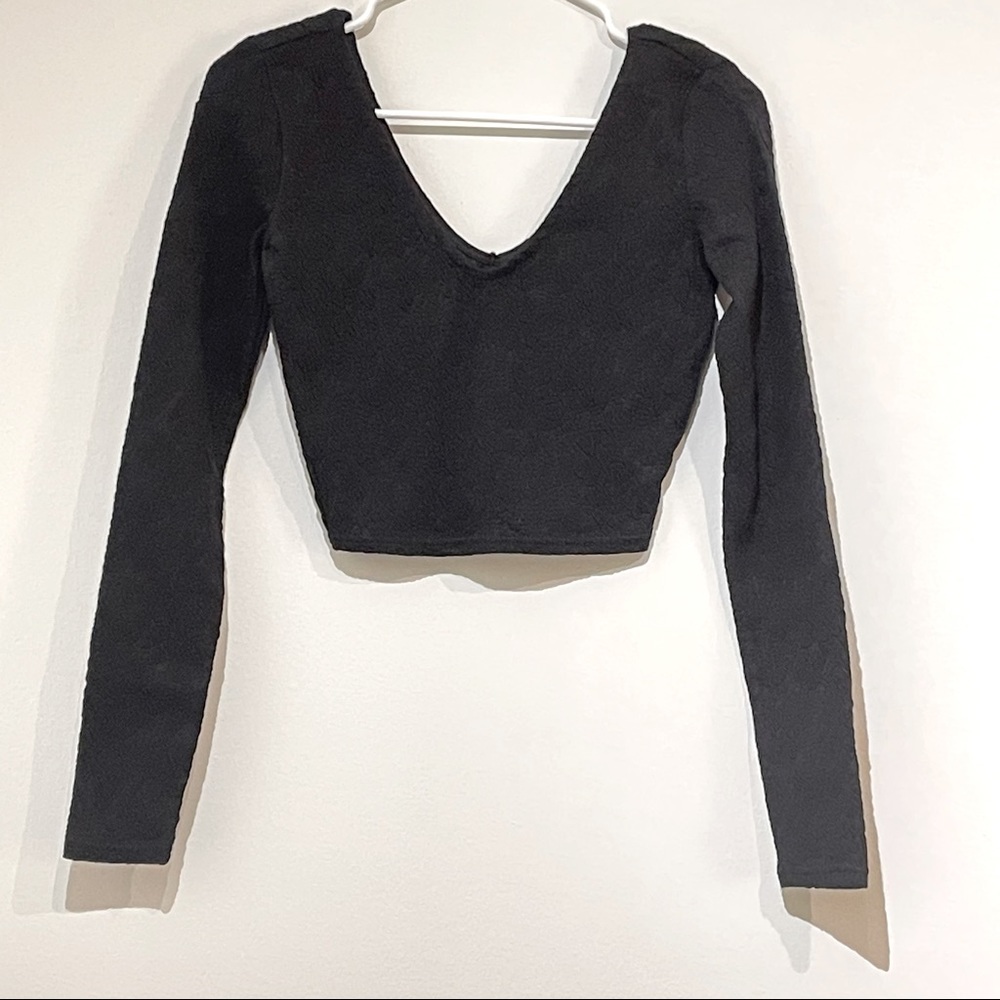 Crop Top // Long Sleeve / Size Small / Forever21 / Floral Print / Black